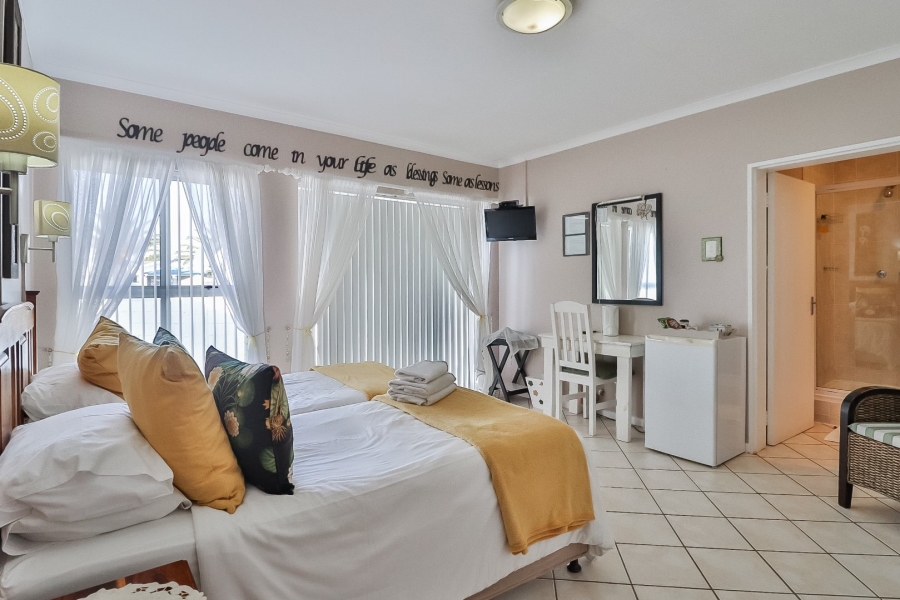 7 Bedroom Property for Sale in Country Club Western Cape